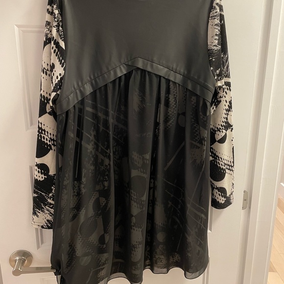 Joseph Ribkoff Tunic - Picture 3 of 4